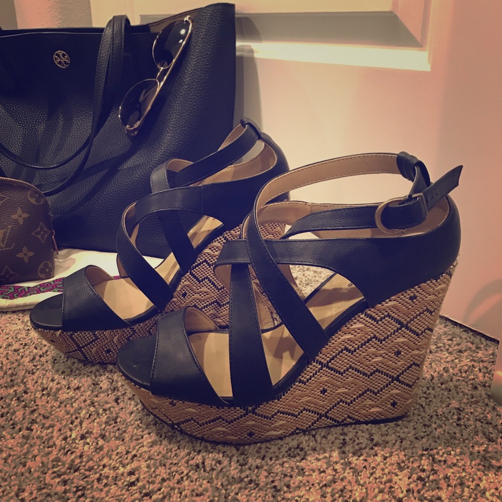 ‼️SALE🌻Cute Black Wedges🖤